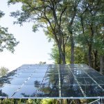 Photo de panneaux photovoltaïque insérée dans le paysage