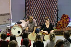 Photo de Luc diabira et Julie de oliveira - spectacle le réveil des sons