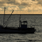 Un bateau de pêche pour illustrer la projection du documentaire " de l'assiette à l'océan" diffusé le 12 décembre à Landrais.