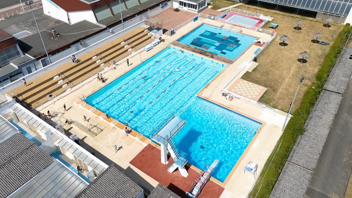 Vue aérienne de la piscine de Surgères