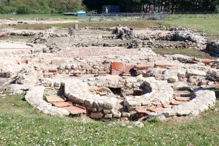Chantier de restauration des vestiges au site archéologique, Villa gallo-romaine à Saint Saturnin du Bois